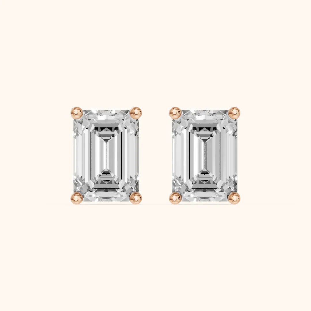 Puces d'oreilles en or rose serties de diamants émeraude à quatre griffes — view 2