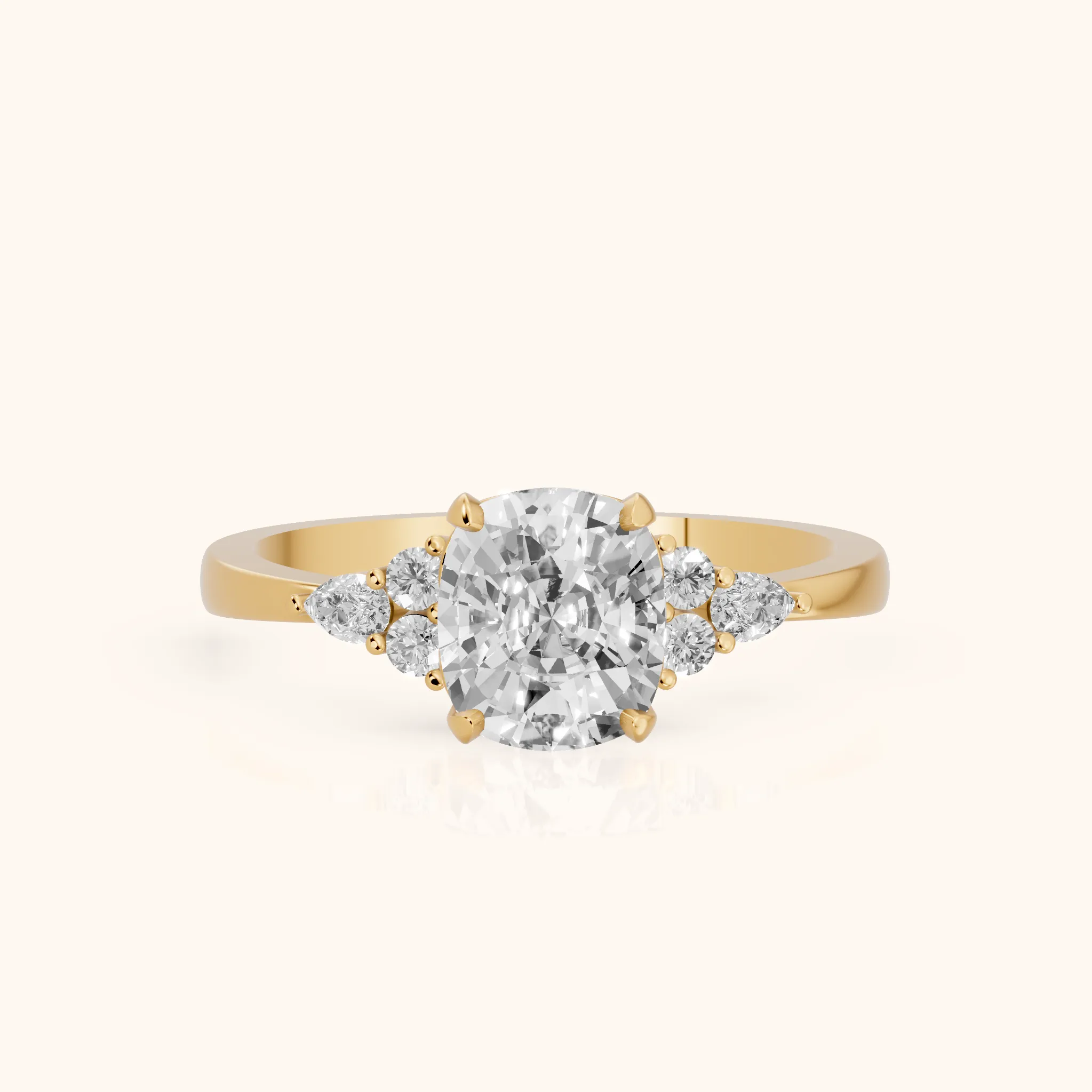 Bague de Fiançailles Amelia en Or Jaune avec Diamant Coussin Triple — view 1
