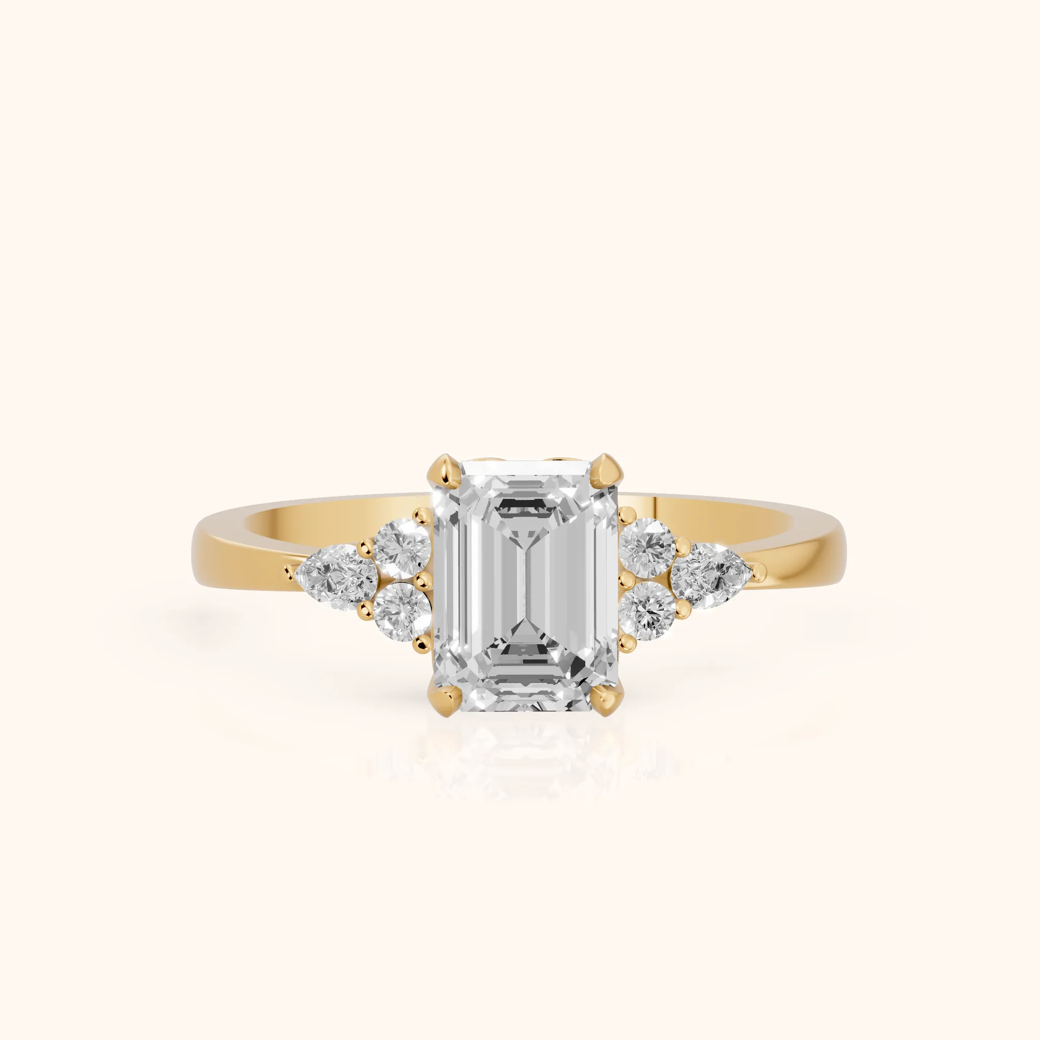 Bague de fiançailles Amelia en or jaune, diamant et émeraude trois pierres — view 1