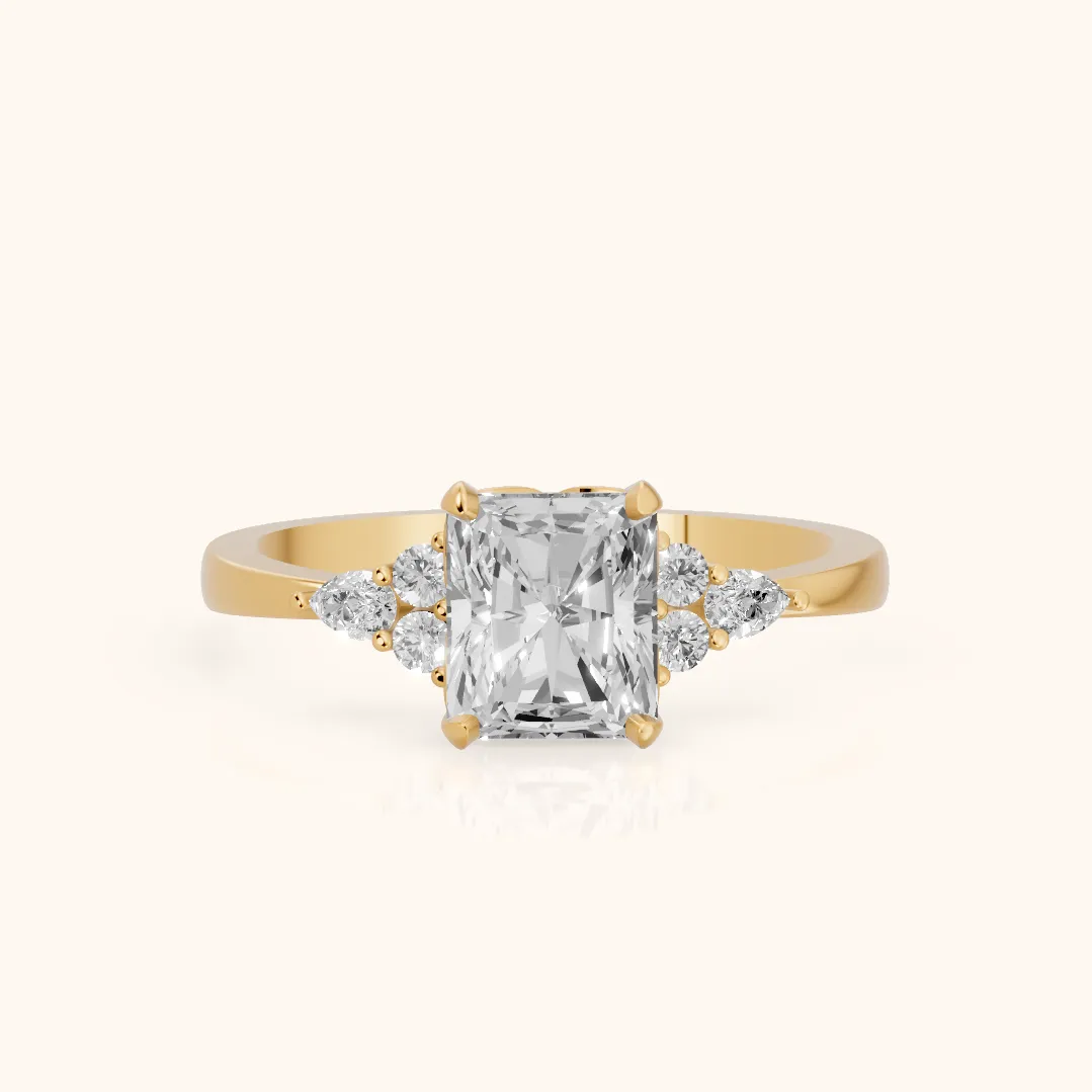 Bague de Fiançailles Amelia à Trois Pierres Diamant Radiant en Or Jaune