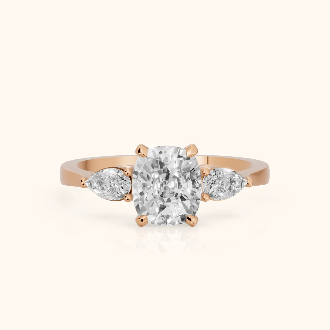Bague de fiançailles Grace trois pierres diamant coussin en or rose